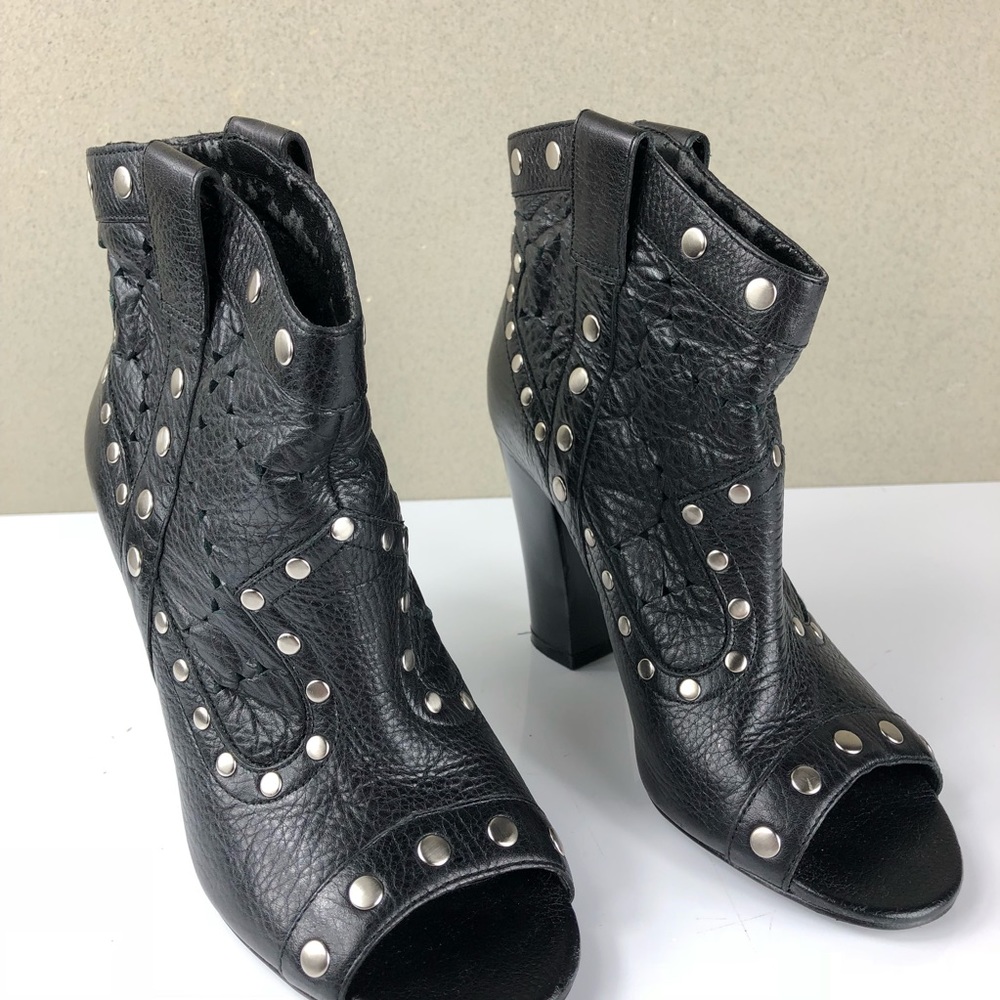 Shoes - Picture 3 of 4